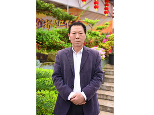 懷化市新華職業(yè)學(xué)校 董事長、理事長：宋逵  18607480036